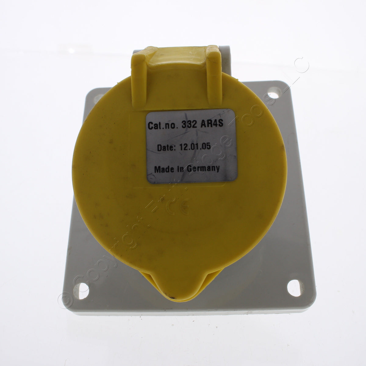 Bryant 332AR4S Splashproof 32A Female Pin & Sleeve Angled Receptacle 100-130V