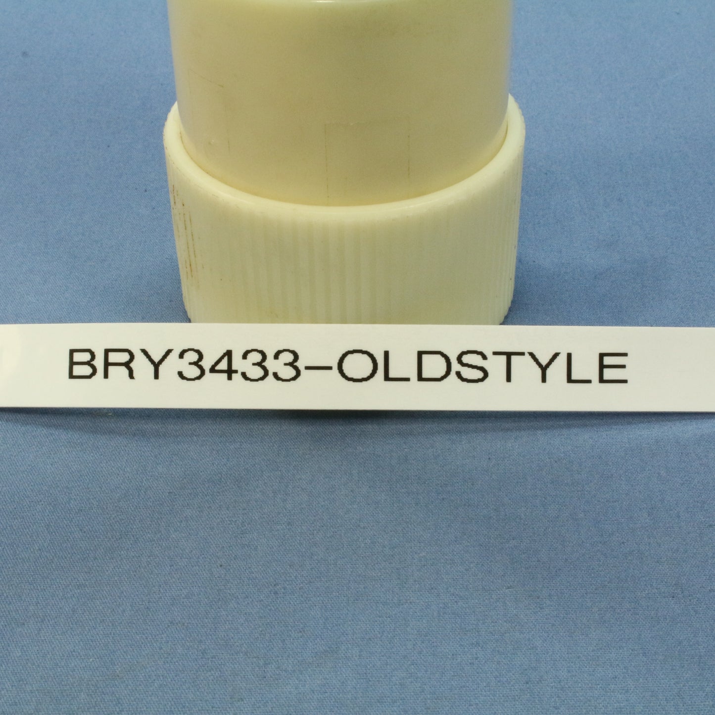 Bryant Non-Nema Locking Connector Twist Lock Female Plug 30A 3�Y Oldstyle 3433