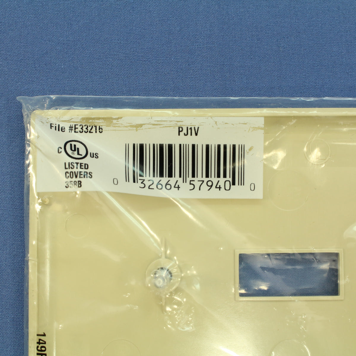 Cooper PJ1V Ivory 1-Gang Toggle Unbreakable Nylon Mid-Size Wallplate Cover 3pcs