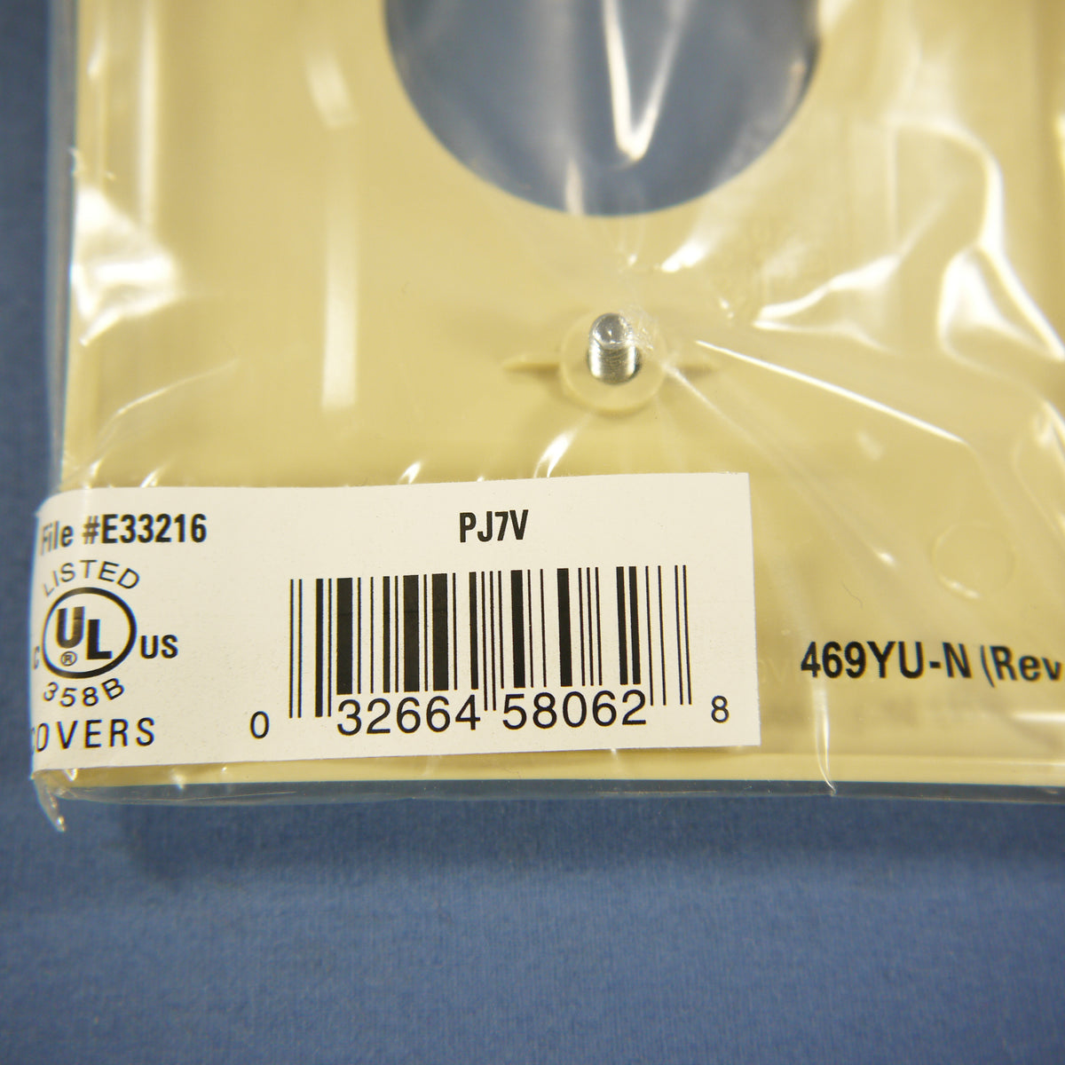 Cooper PJ7V Ivory 1-Gang 1.406in. Outlet Unbreakable Mid-Size Wallplate Cover