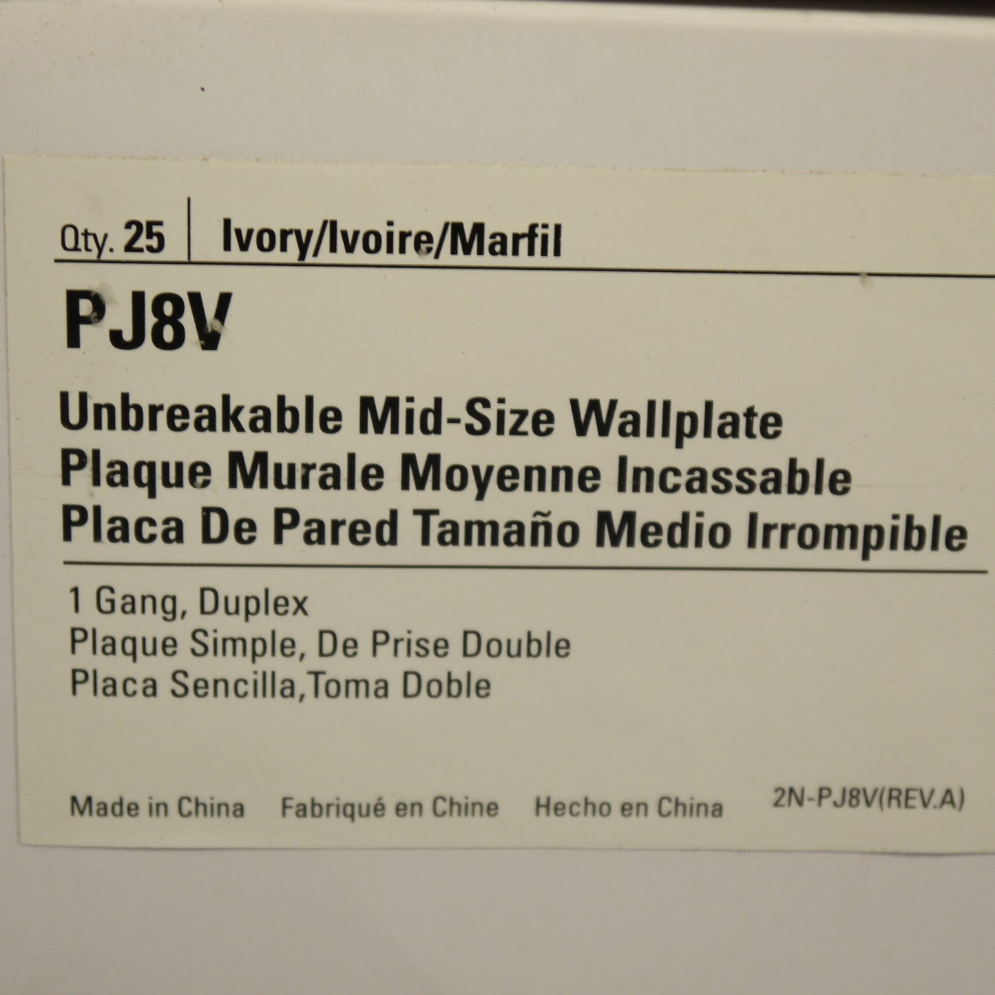 Cooper PJ8V Ivory 1-Gang Duplex Unbreakable Nylon Mid-Size Wallplate Cover 25pcs