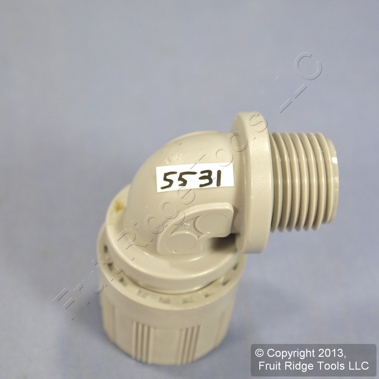 Woodhead Grey 90� Male Locknut Strain Relief Grip .5" NPT Thread .437-.500" 5531