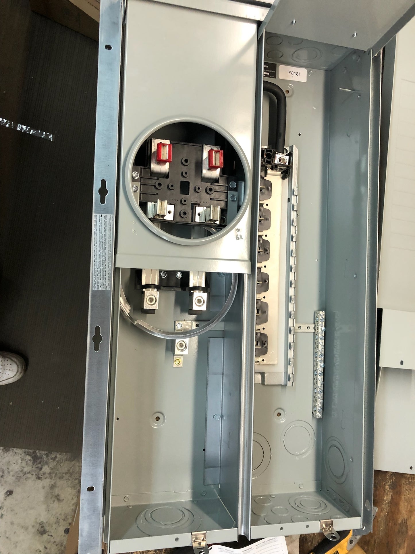 Eaton Ring Meter Main Lug Panel 12 Breaker Space 200A 120/240V MBE1212L200BTF