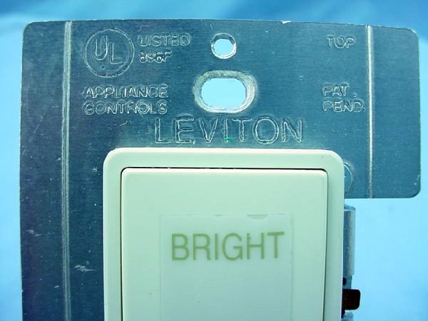 Leviton Almond Multi-Way 3-Key Dimmer Switch MicroDim 1000W 11000-PA Boxed