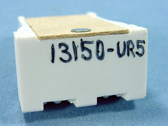 Leviton 13150-UR5 Fluorescent Lamp Holder T-8 T-12 Medium Bi-Pin Light Socket