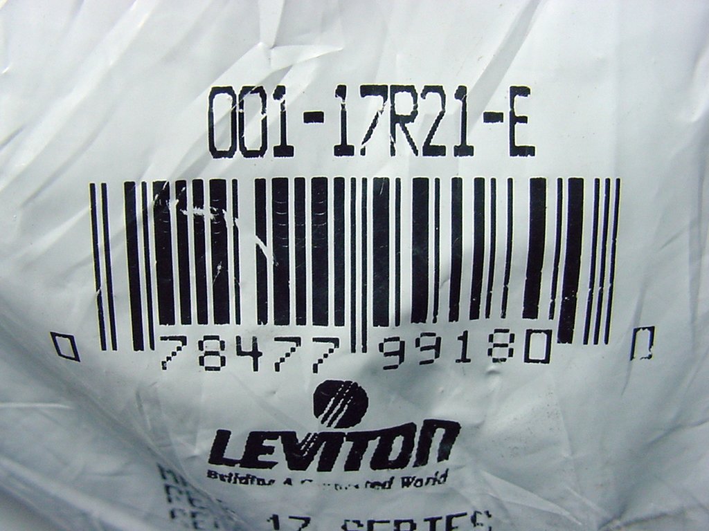 Leviton 17R21-E Black 17 Series Cam Plug 90 Degr Panel Receptacle Stud 690A 600V