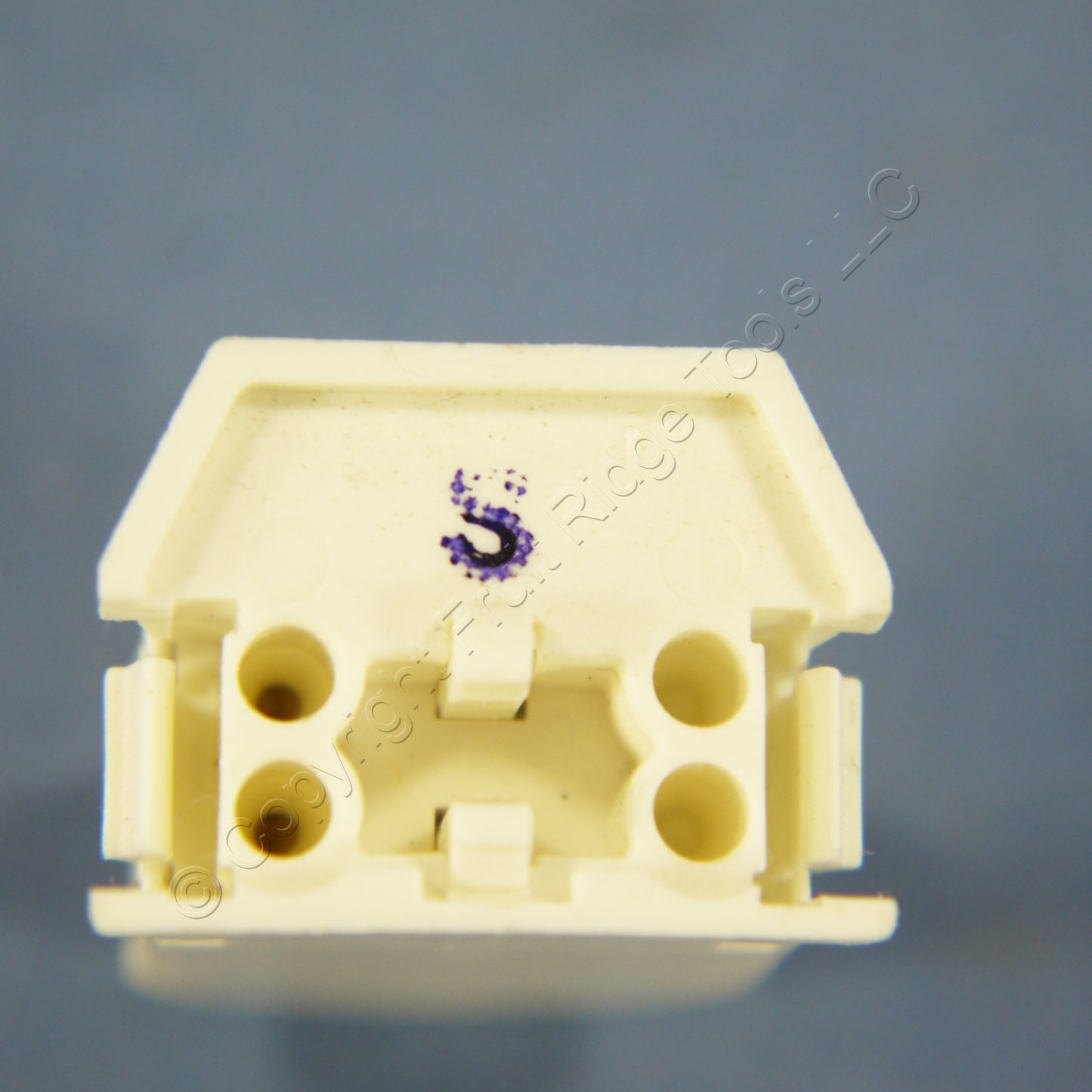 10 Leviton Fluorescent Light Sockets T-5 Lampholder Mini Bi-Pin with Shunt