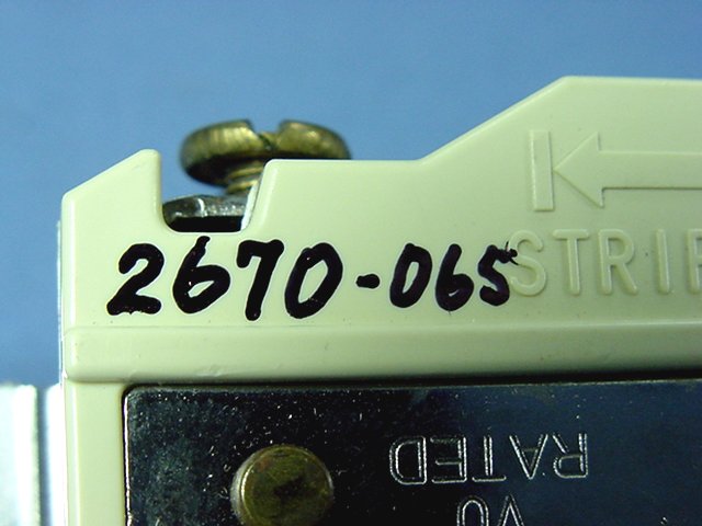Leviton L11-30 Locking Receptacle Outlet Nema L11-30R 30A 250V 3� Bulk 2670-065