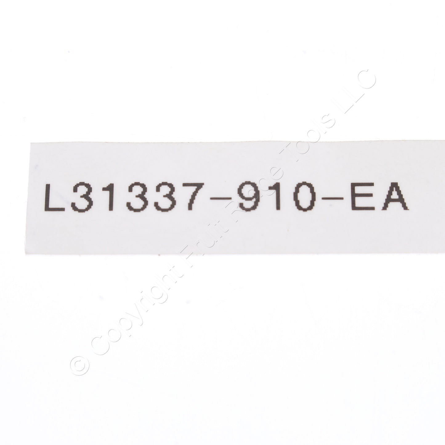 Leviton White Porcelain Lampholder Medium Base Snap-In 660W 250V