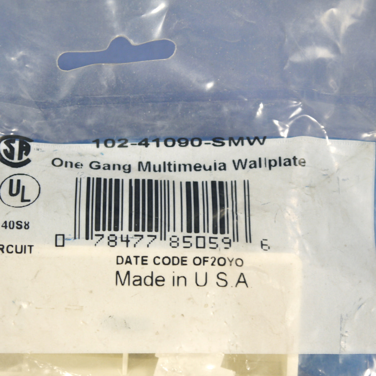 Leviton White Quickport Angled 4-Port Wallplate with Label ID Windows 41090-SMW