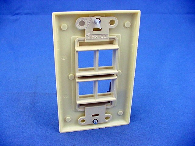 Leviton Ivory 4-Port Decora Quickport Insert w/Wallplate Cover 41644-I