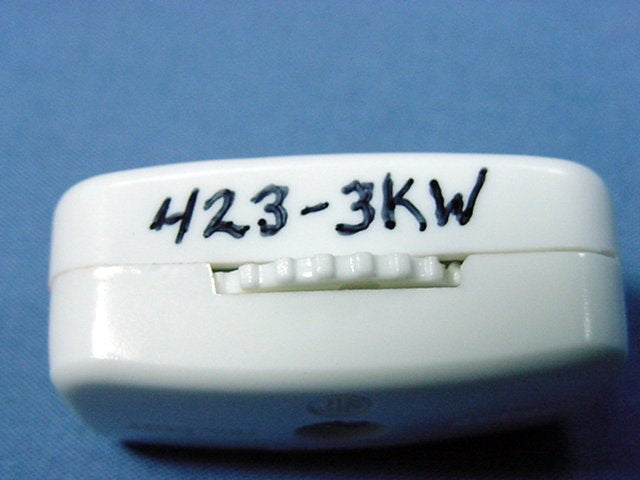Miniature Leviton White Feed-Through Lamp Cord Switch 3A/6A 125V Bulk 423-3KW