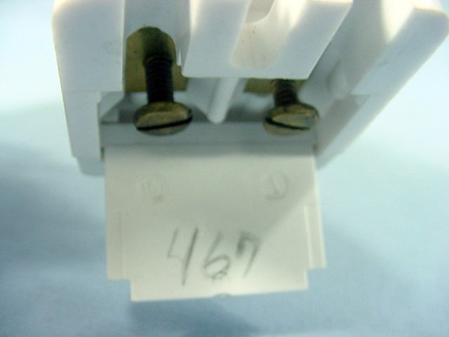 Leviton 467 SlimLine Fluorescent Lamp Holder Light Socket T8 T12 660W 600V Fa8