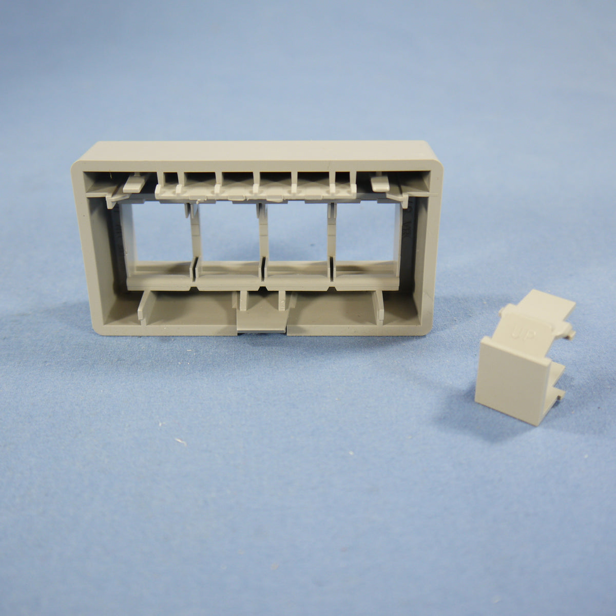 Leviton Gray Quickport 4-Port Cubicle Wallplate Data Faceplate X-Deep 49900-EG4