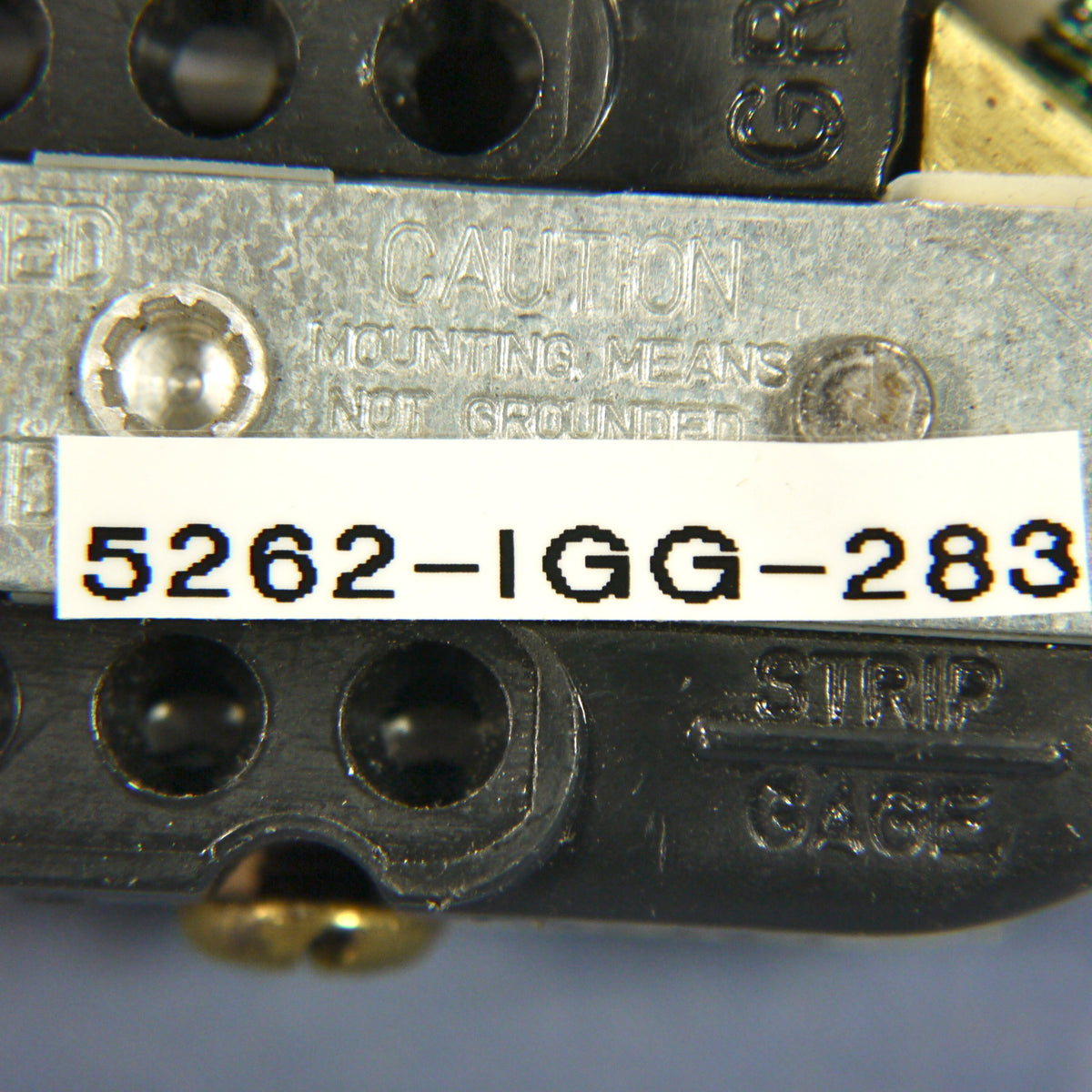 Leviton Gray Iso Ground Industrial Receptacle Duplex 5-15R 15A Bulk 5262-IGG-283