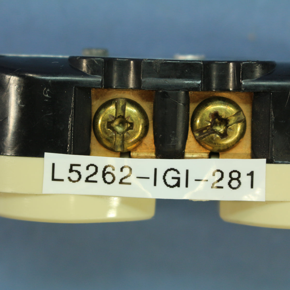 Leviton Ivory Isolated Ground Industrial Grade Receptacle 15A Bulk 5262-IGI-281