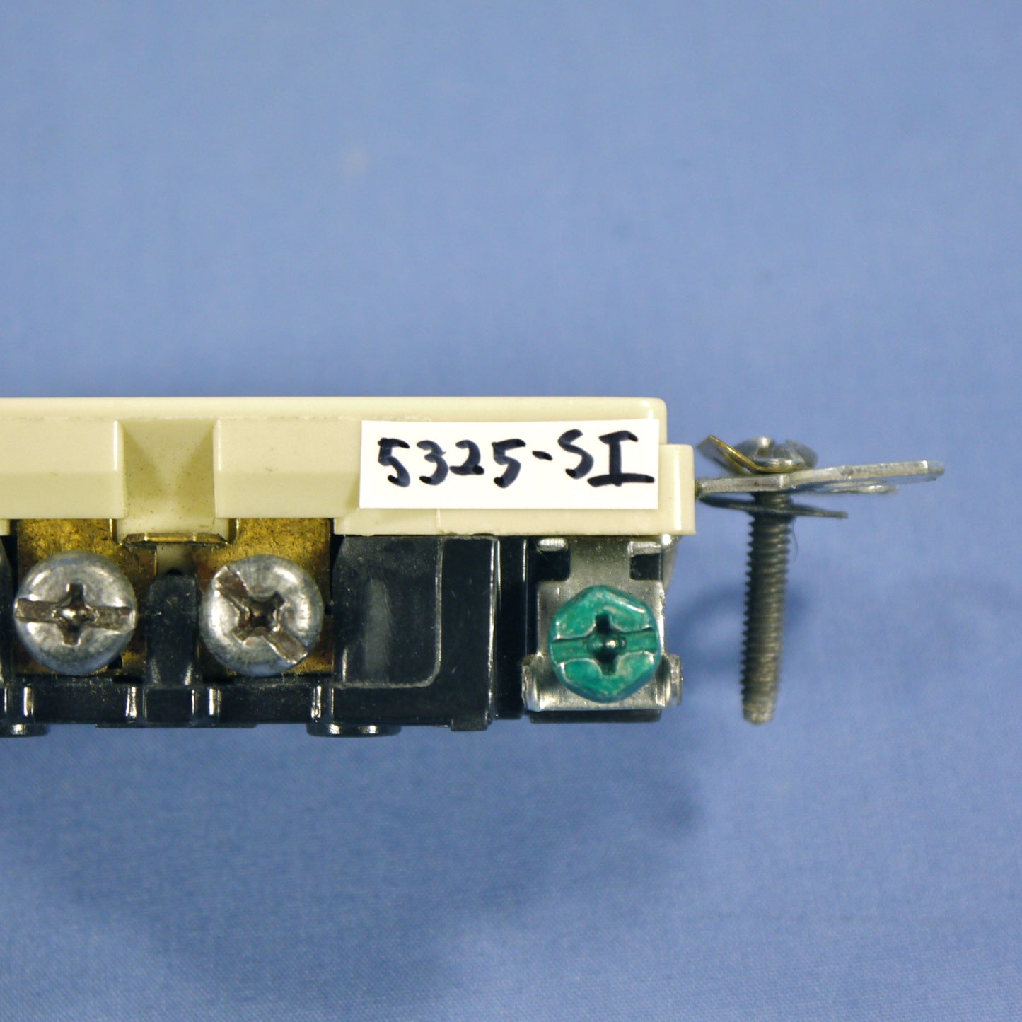 Leviton 5325-SI Ivory Decora 15A Receptacle Duplex Outlet NEMA 5-15R Bulk 125V