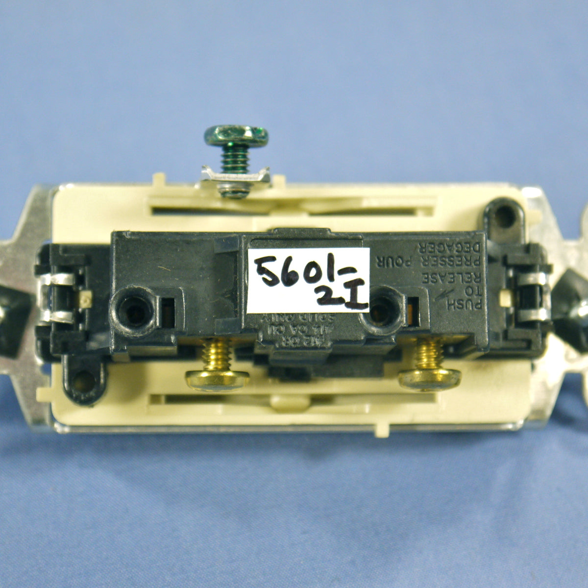 Leviton 5601-2I Ivory Decora On/Off Rocker Light Wall Switch 15A 1-Pole Bulk