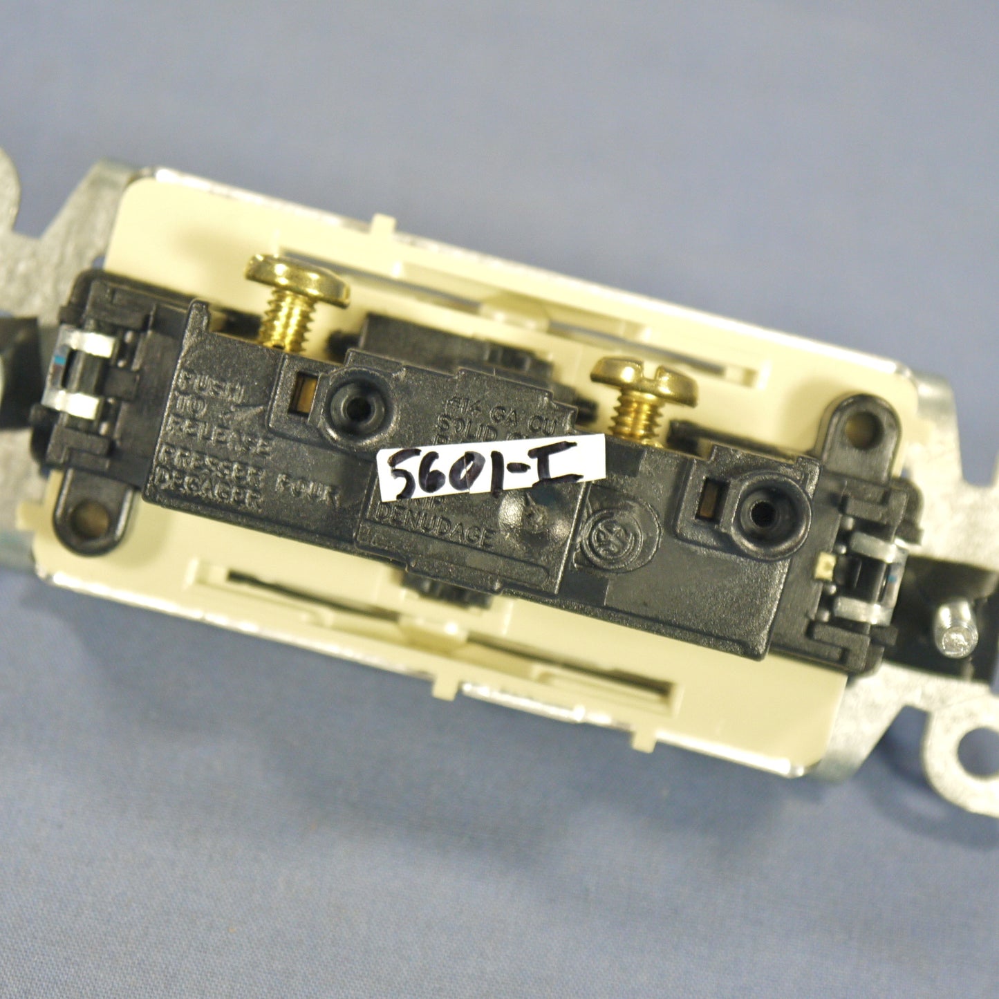 Leviton 5601-I Ivory Decora On/Off Rocker Light Wall Switch 15A Single Pole Bulk