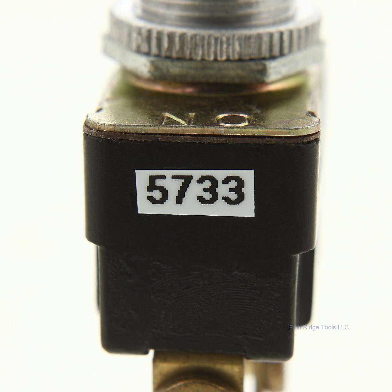 Leviton 5733 SPDT 11/16" Bat Toggle AC Switch ON-ON 3/4HP 15A-125V 10A-250V Bulk