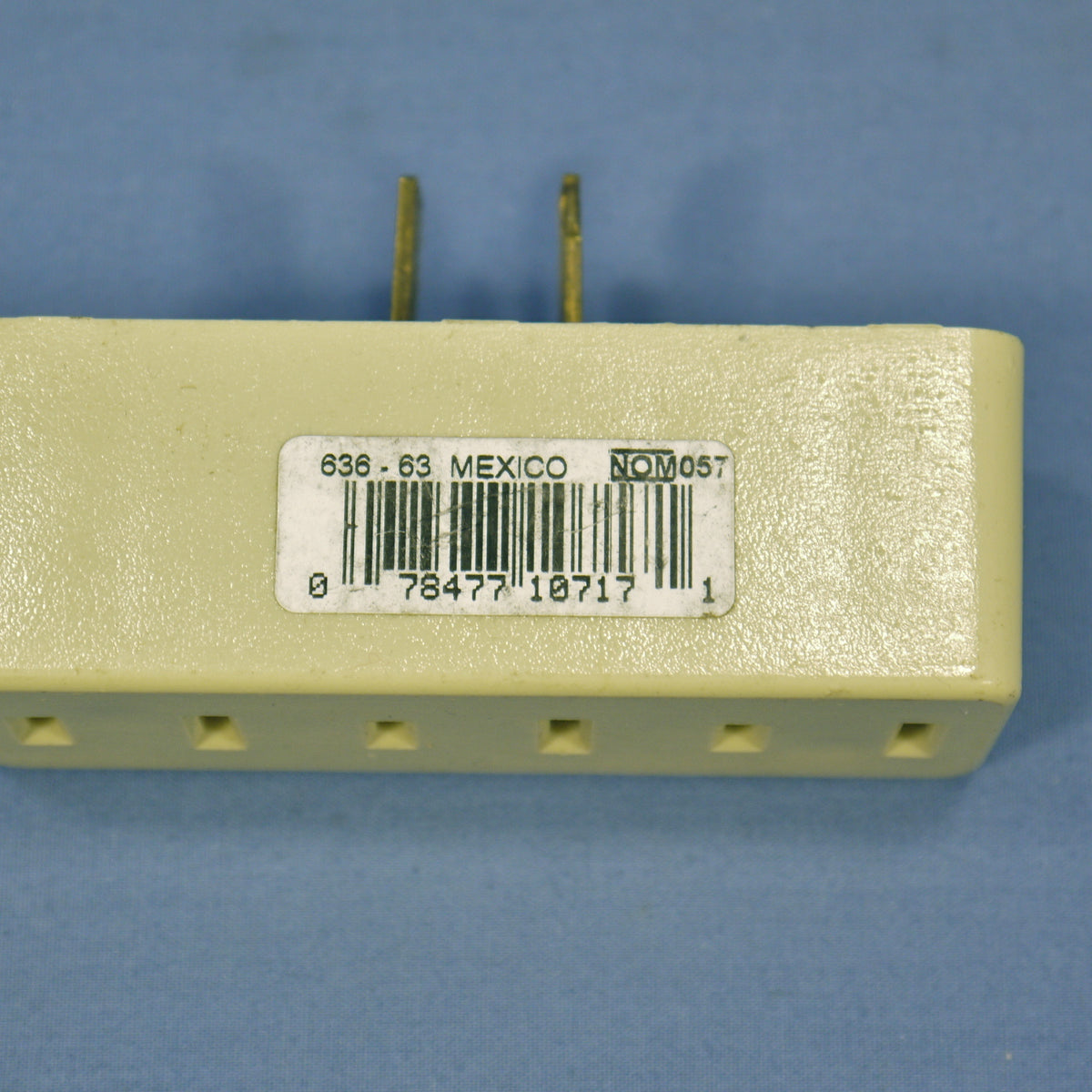 Leviton Residential Ivory Triple Tap Outlet Adapter Nema 1-15 15A 125V Bulk 63-I