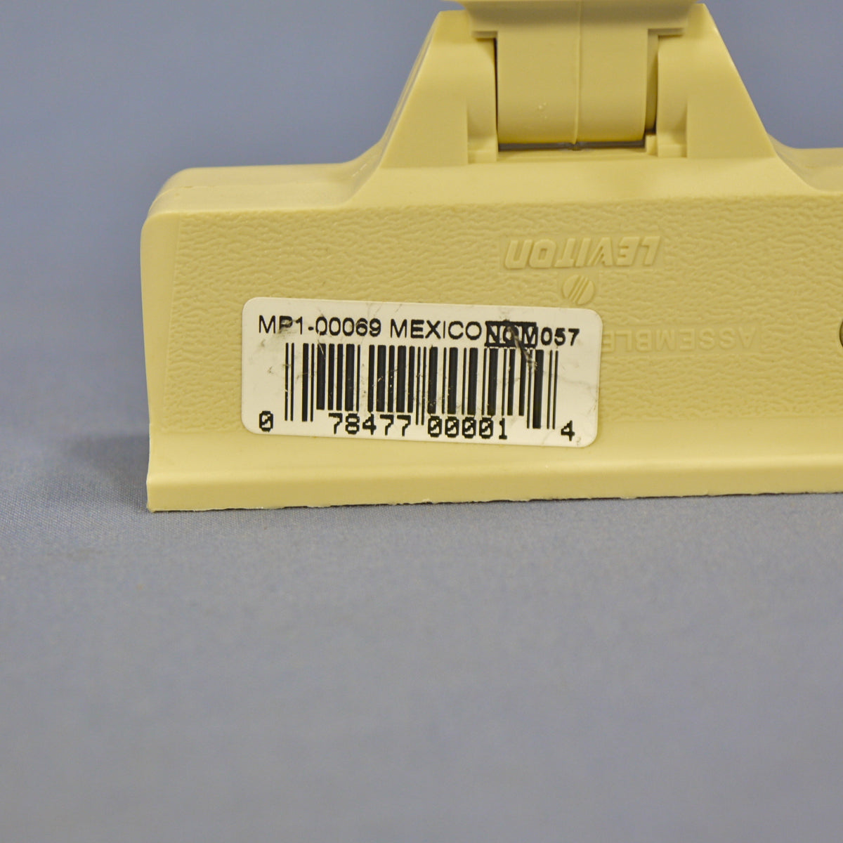 Leviton Ivory Triplex Swivel Receptacle Outlet Adapter Non-Grounding Bulk 69-I