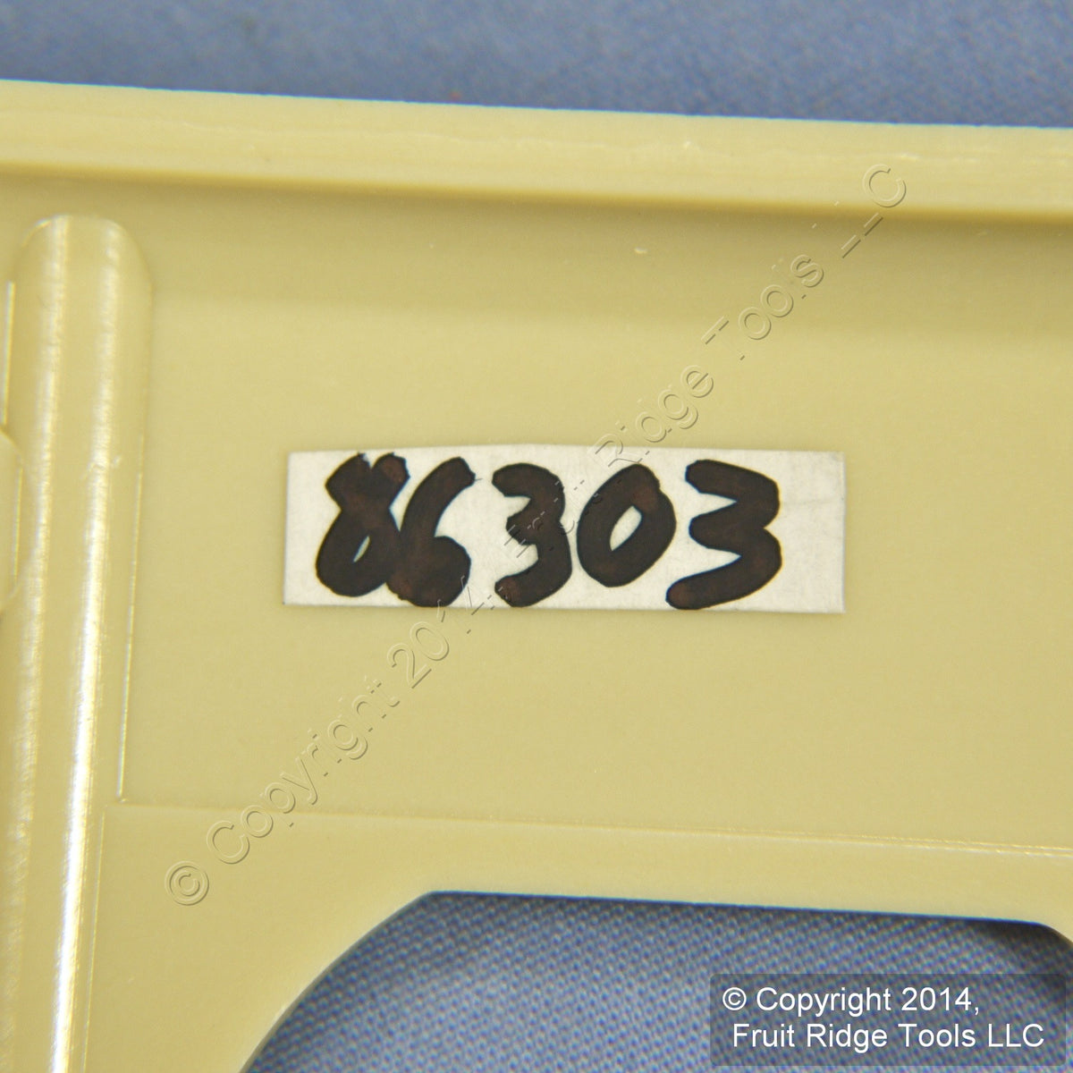 Leviton 86303 Ivory 1-Gang Duplex Outlet Plastic Extra Deep Wallplates Cover 2pc