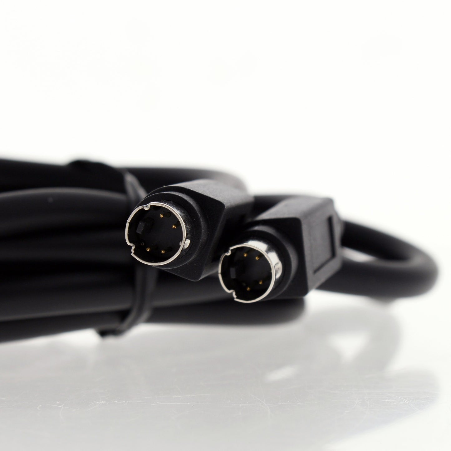 2 Leviton 6' S-Video 4-Pin Cord Cables Super VHS SVHS Male-Male 75-Ohm C5853-6