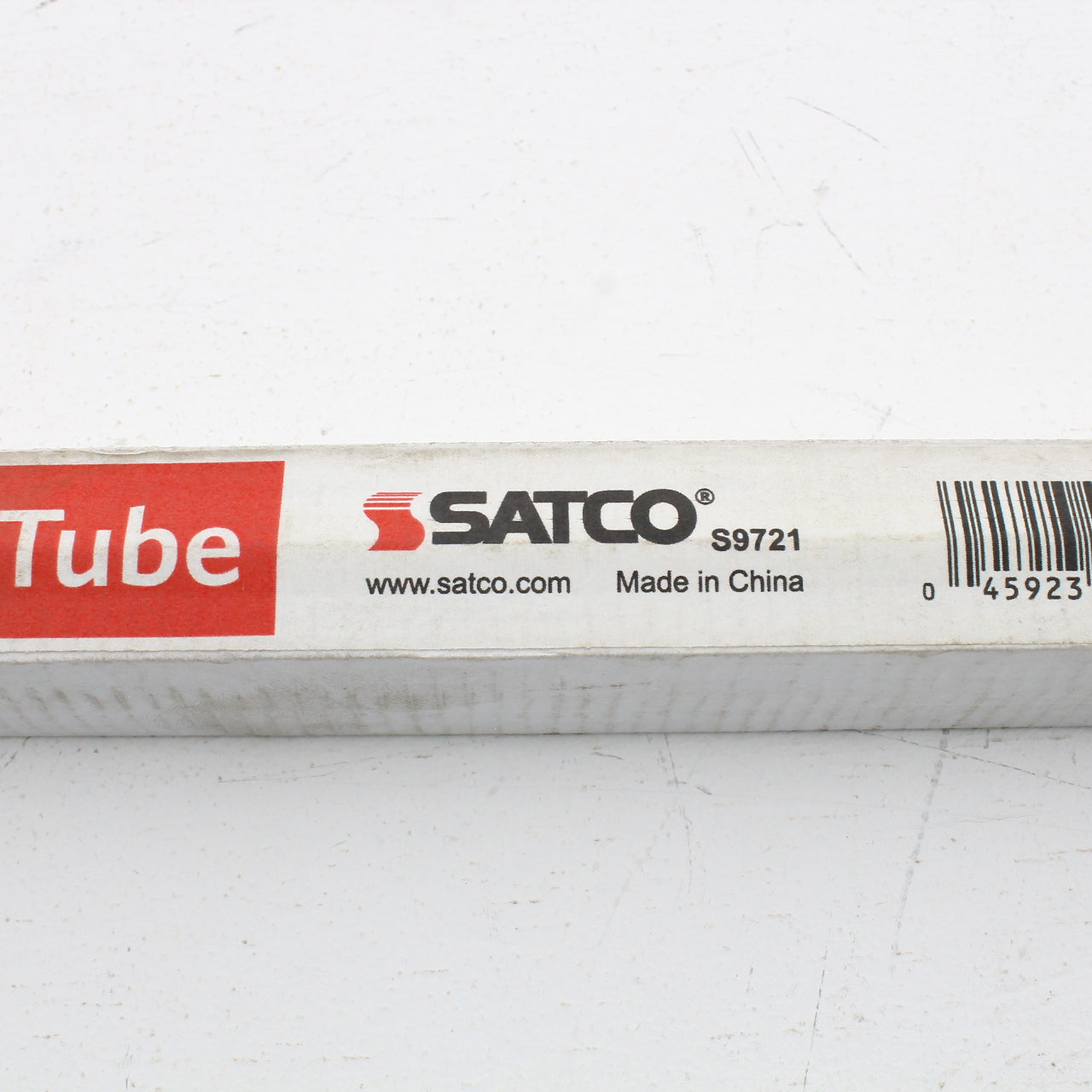 24-Pack Satco S9721 Signature LED T8 LED Medium Bi Pin 15 Watt 3500K Light Bulb