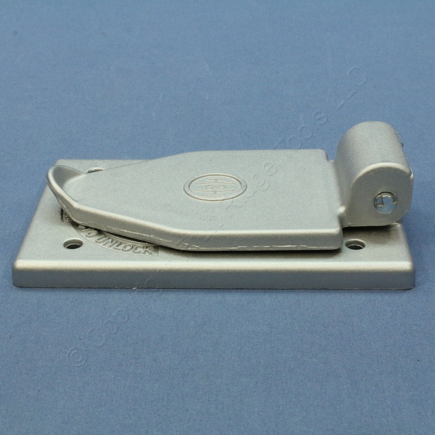 Arrow Hart 20416 Gray Die Cast Aluminum Lift Lid Wet Location Receptacle Cover