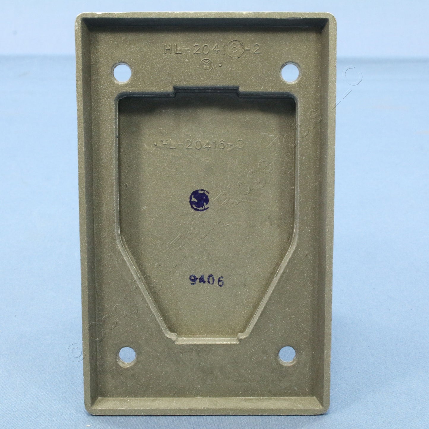 Arrow Hart 20416 Gray Die Cast Aluminum Lift Lid Wet Location Receptacle Cover