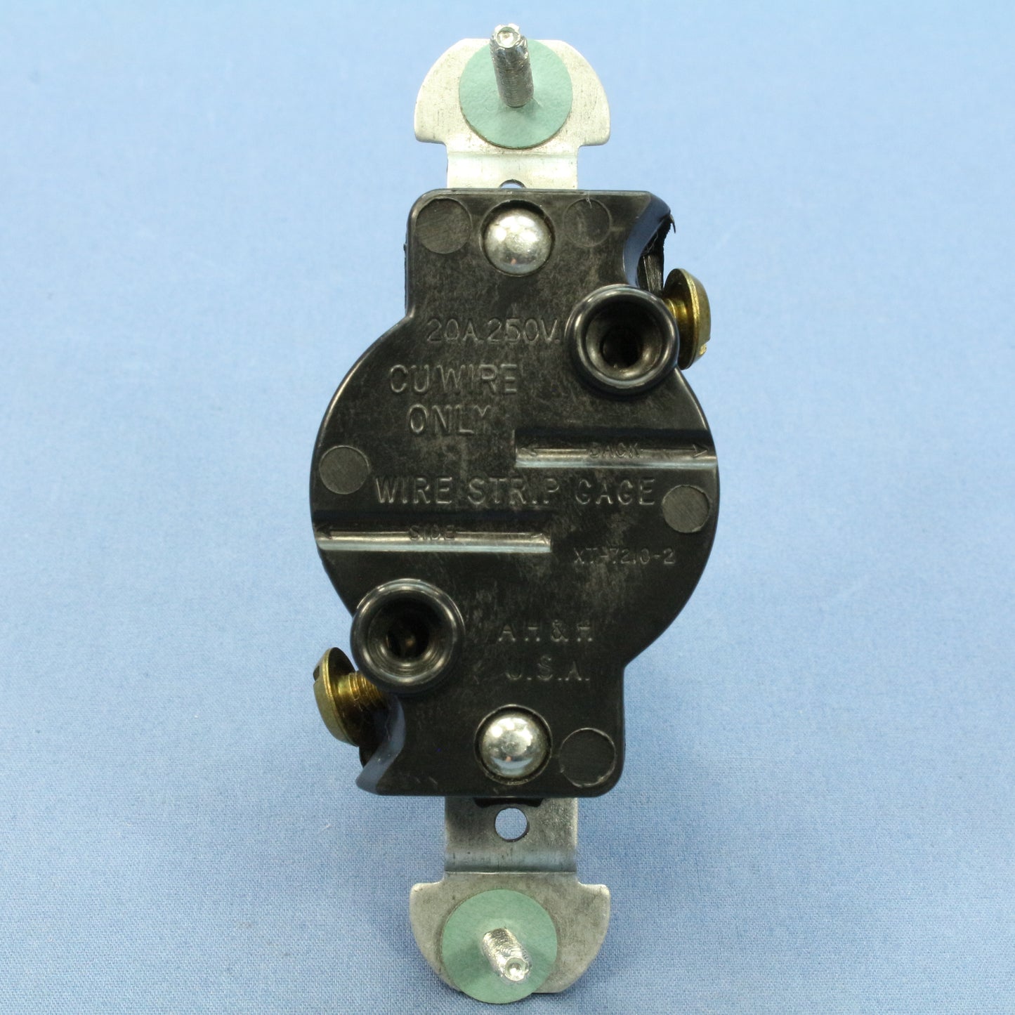 Non-Nema Locking Receptacle Single Outlet Twist Turn 20A 250V Arrow Hart 7210B