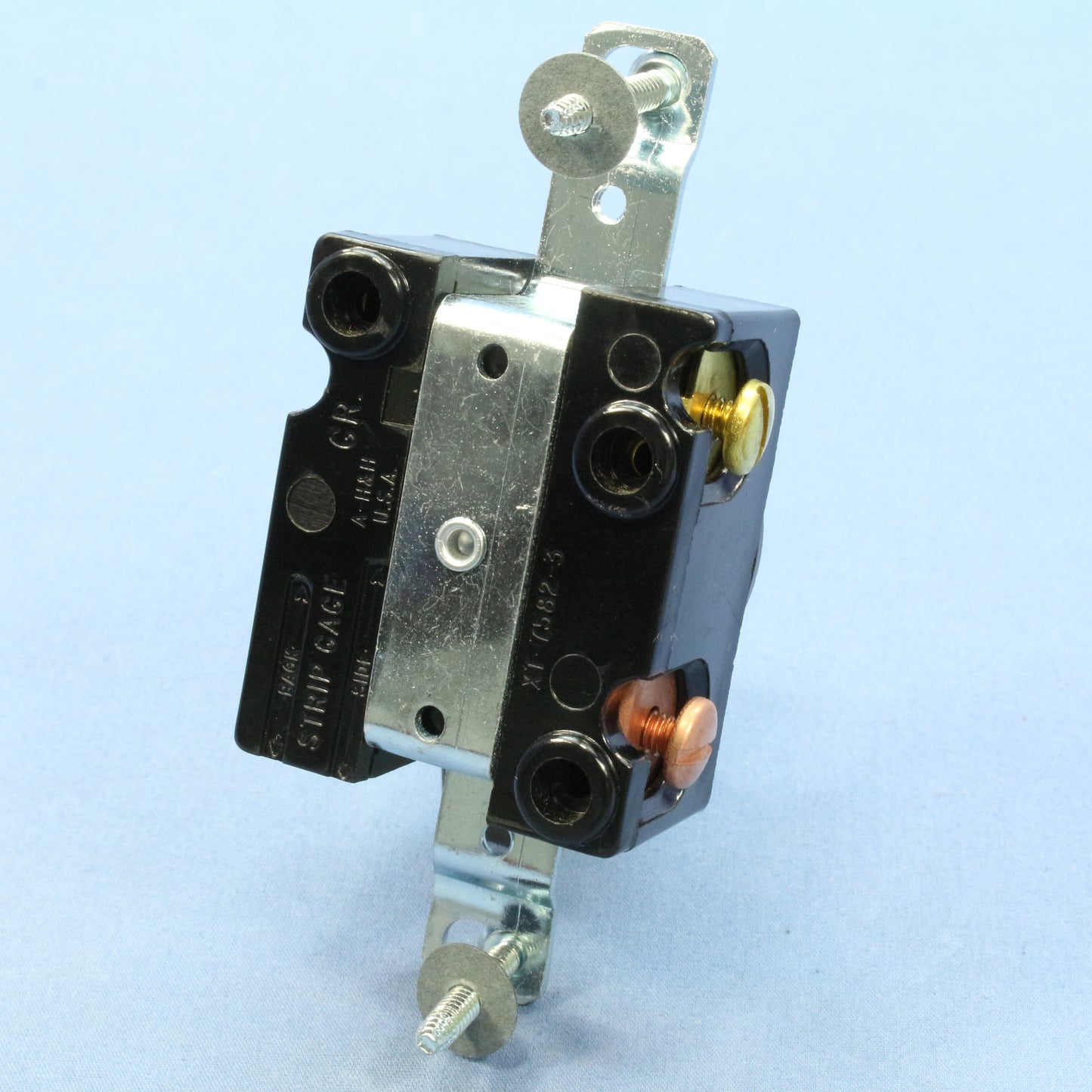 Arrow Hart Non-Nema Twist Turn Locking Receptacle Outlet 15A 125V/10A 250V 7582