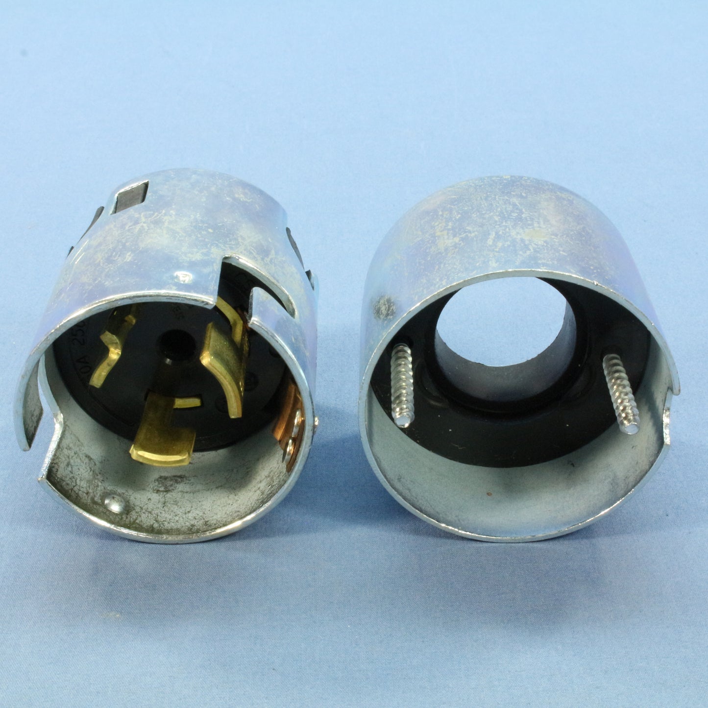 Armored Hartlock Plug Twist Turn 50A 250V Grounding California Arrow Hart CS8265