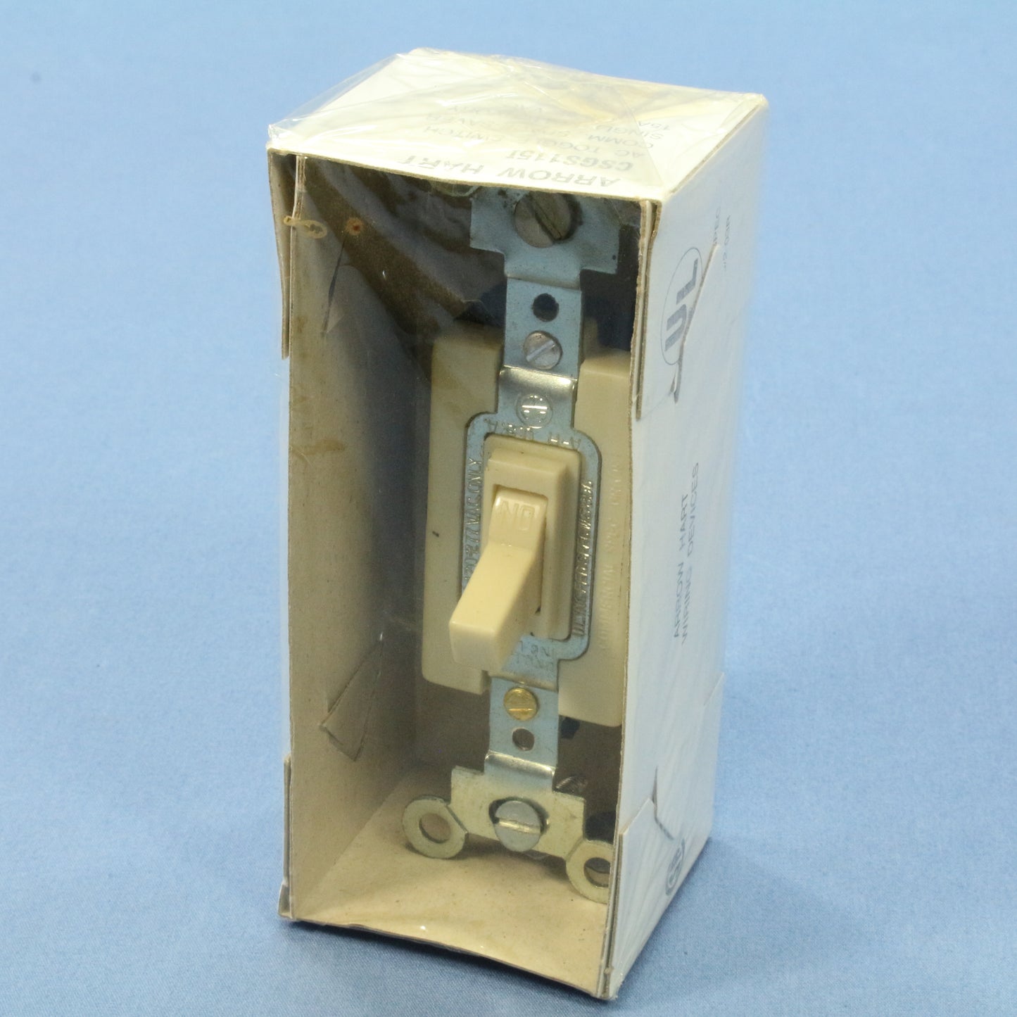 Arrow Hart CSGS115I Ivory 15A 120-277V 1-Pole Space Saver On/Off Toggle Switch