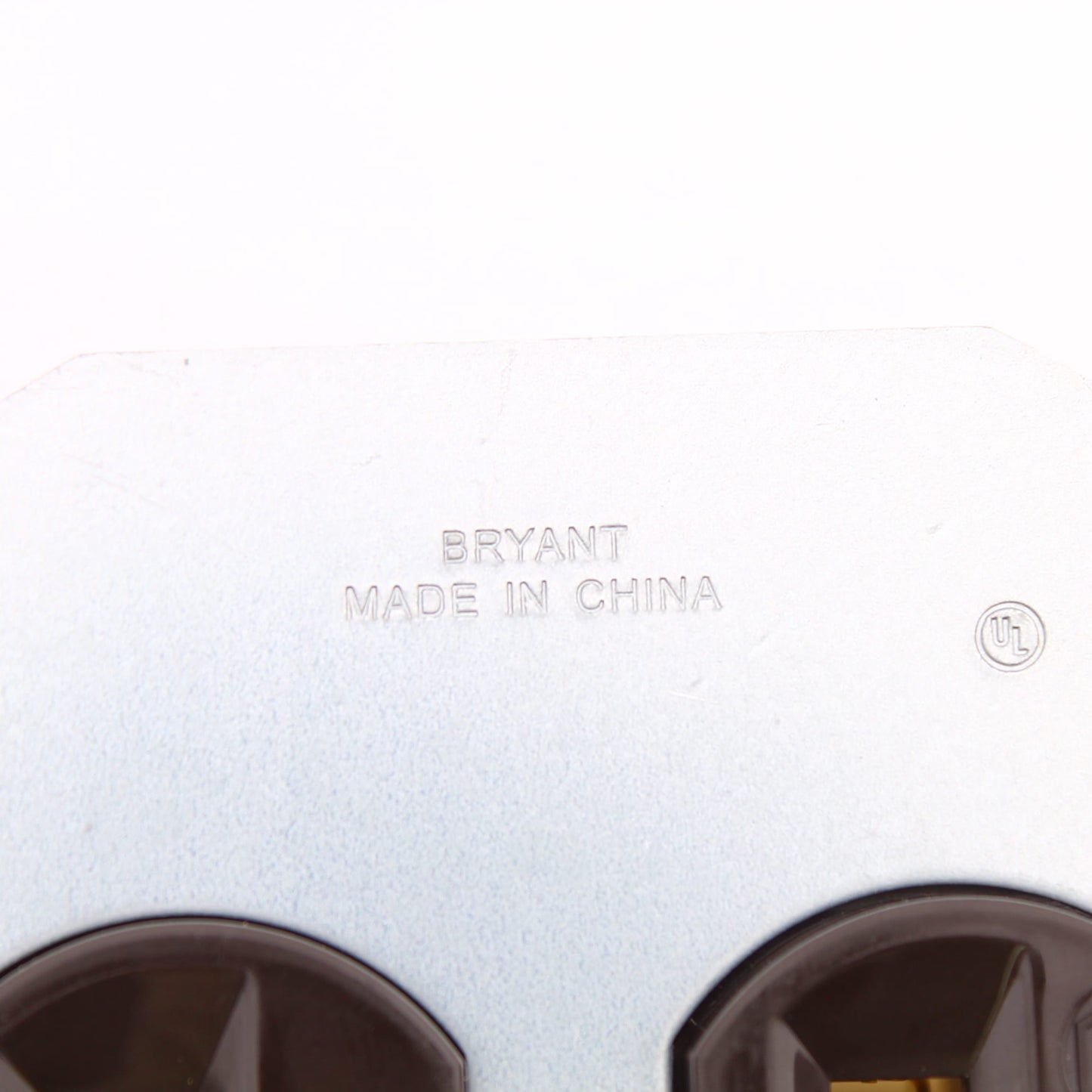Bryant/Hubbell 4" Round Metal Cover w/Premounted Receptacle 15A 125V Outlet 5282