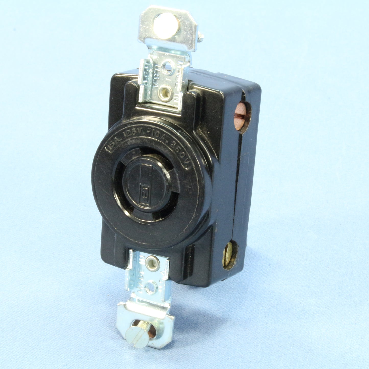 Bryant 7582 Non-NEMA 15A Twist Turn Locking Receptacle Bulk Outlet 125V/10A 250V