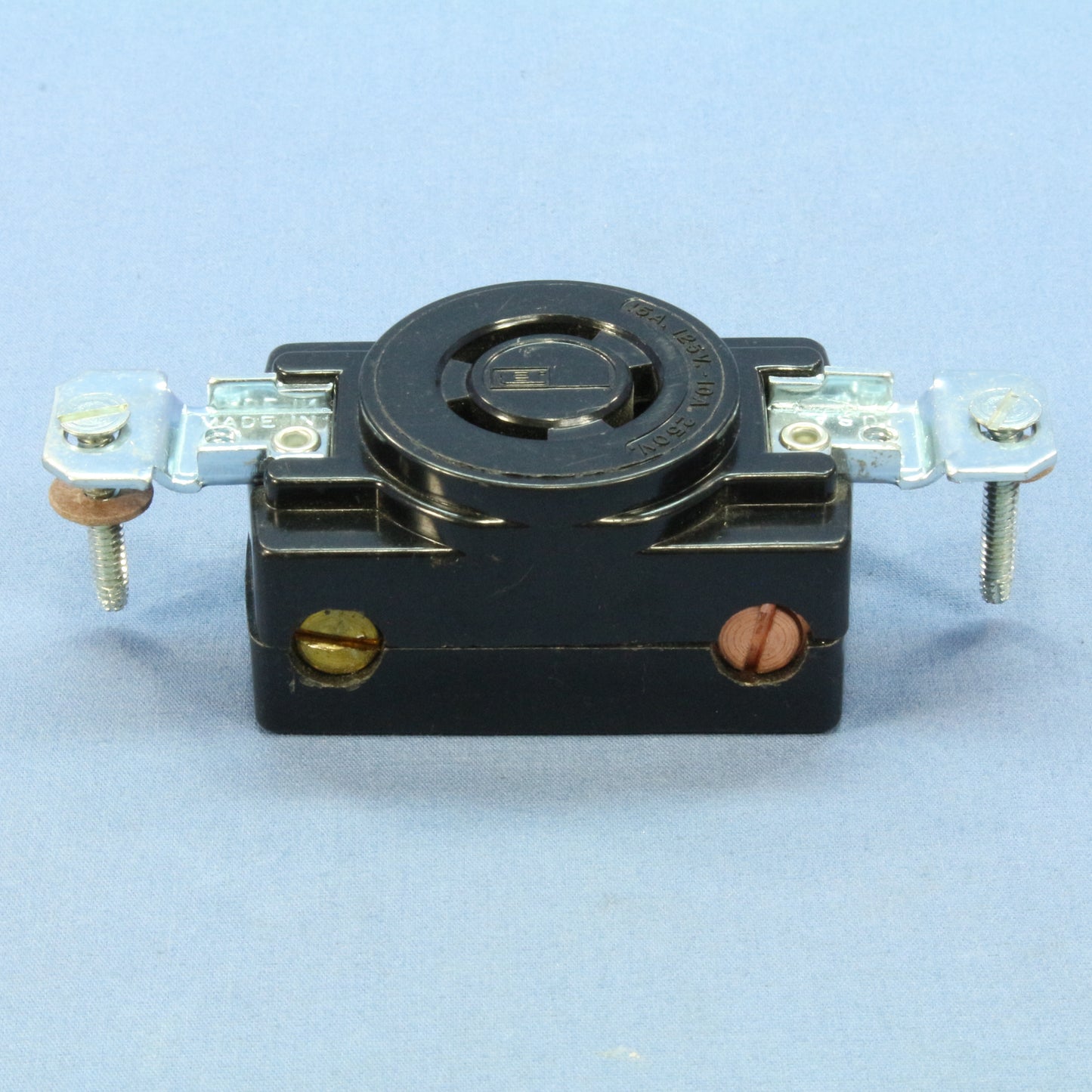 Bryant 7582 Non-NEMA 15A Twist Turn Locking Receptacle Bulk Outlet 125V/10A 250V