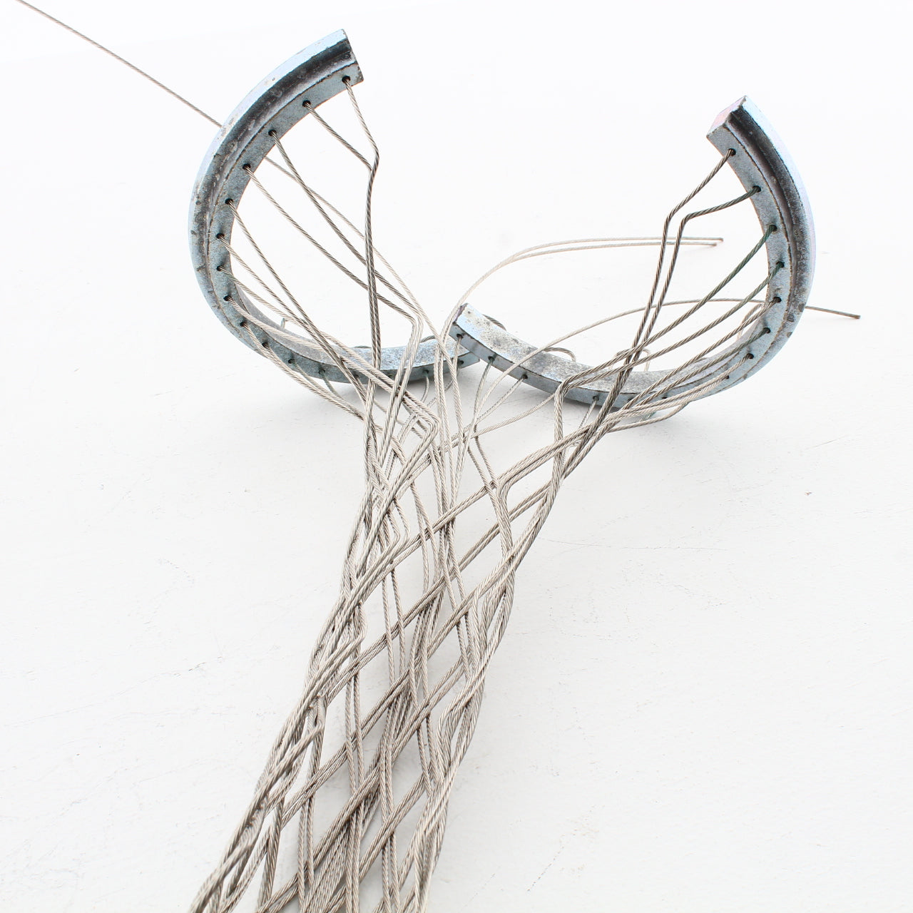 Bryant/Hubbell 6" Conduit Riser Grip Split Mesh 2.50-2.99" Cable Cord CSD250L6