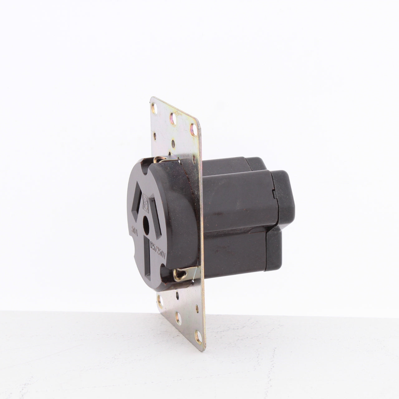 Challenger 3652 Brown Flush Mount Power Receptacle 3P3W NEMA 10-50R 50A 125/250V
