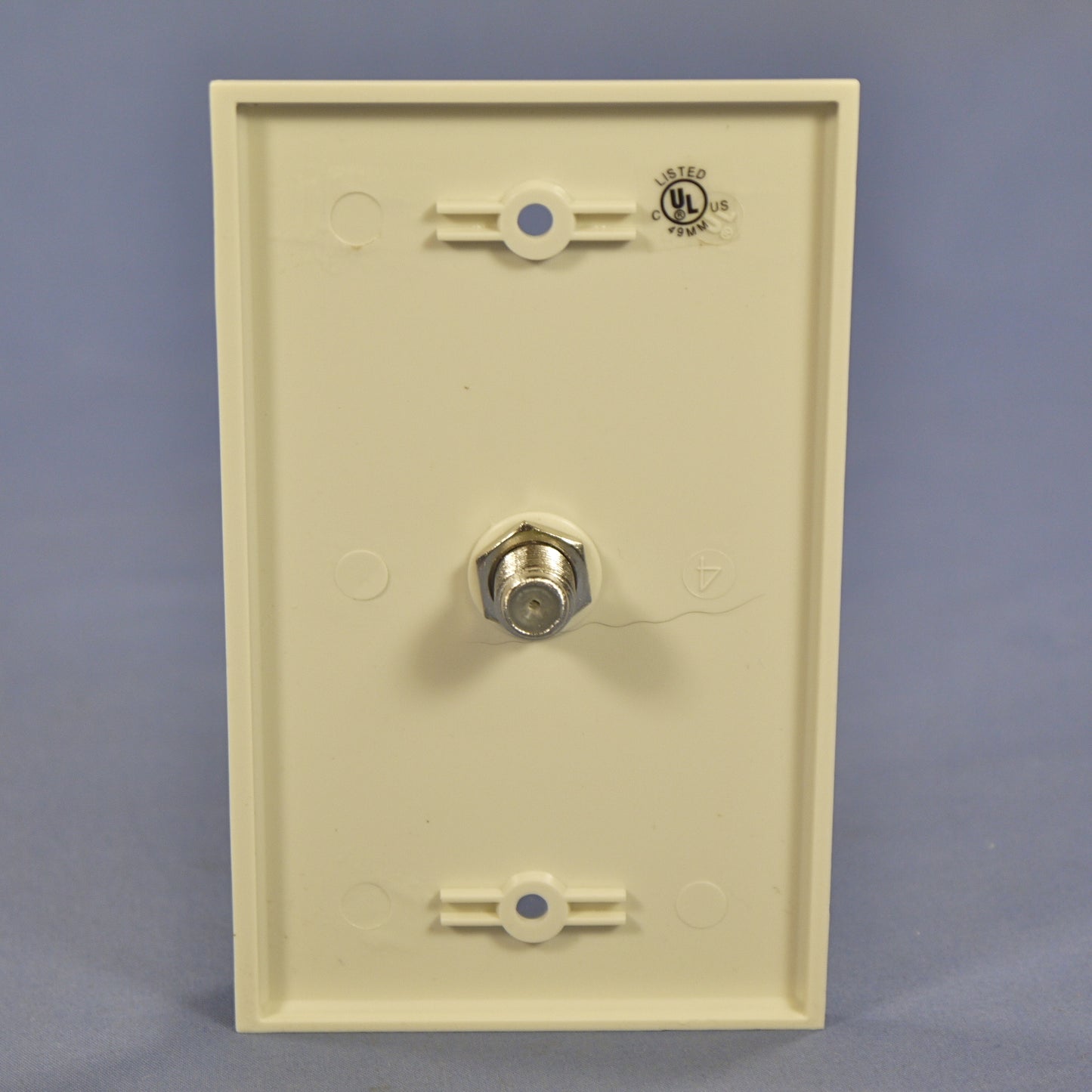 Cooper Light Almond Coaxial Cable Wall Plate Video Jack F-Type CATV 1172LA