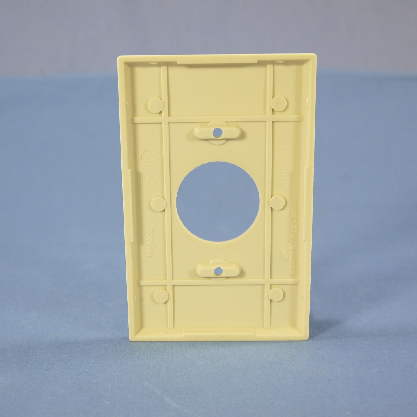 Cooper 2031V Ivory 1-Gang Single 1.406" Receptacle Thermoset Mid-Size Wallplate