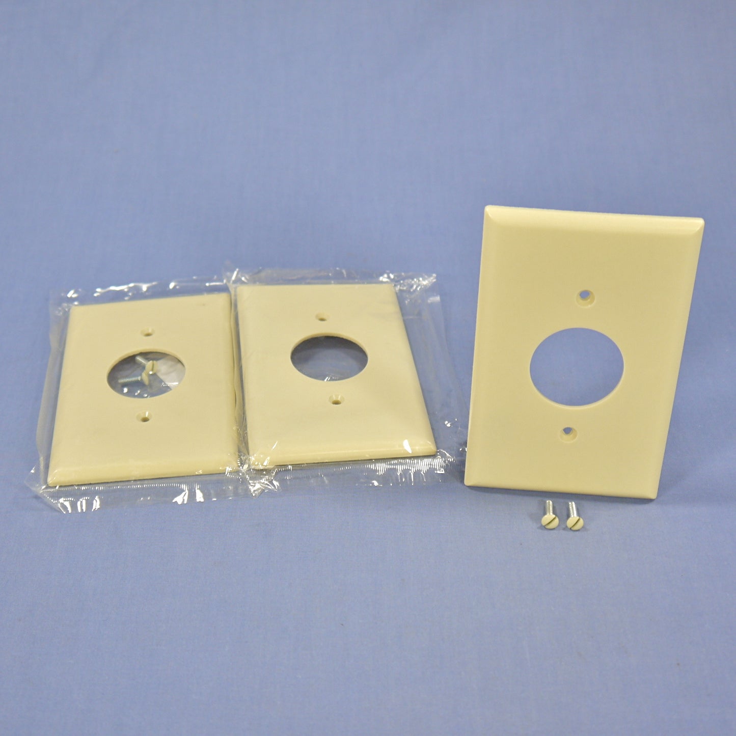 Cooper 2031V Ivory Single 1.406" Outlet 1-Gang Plastic Mid-Size Wallplate 3-Pack