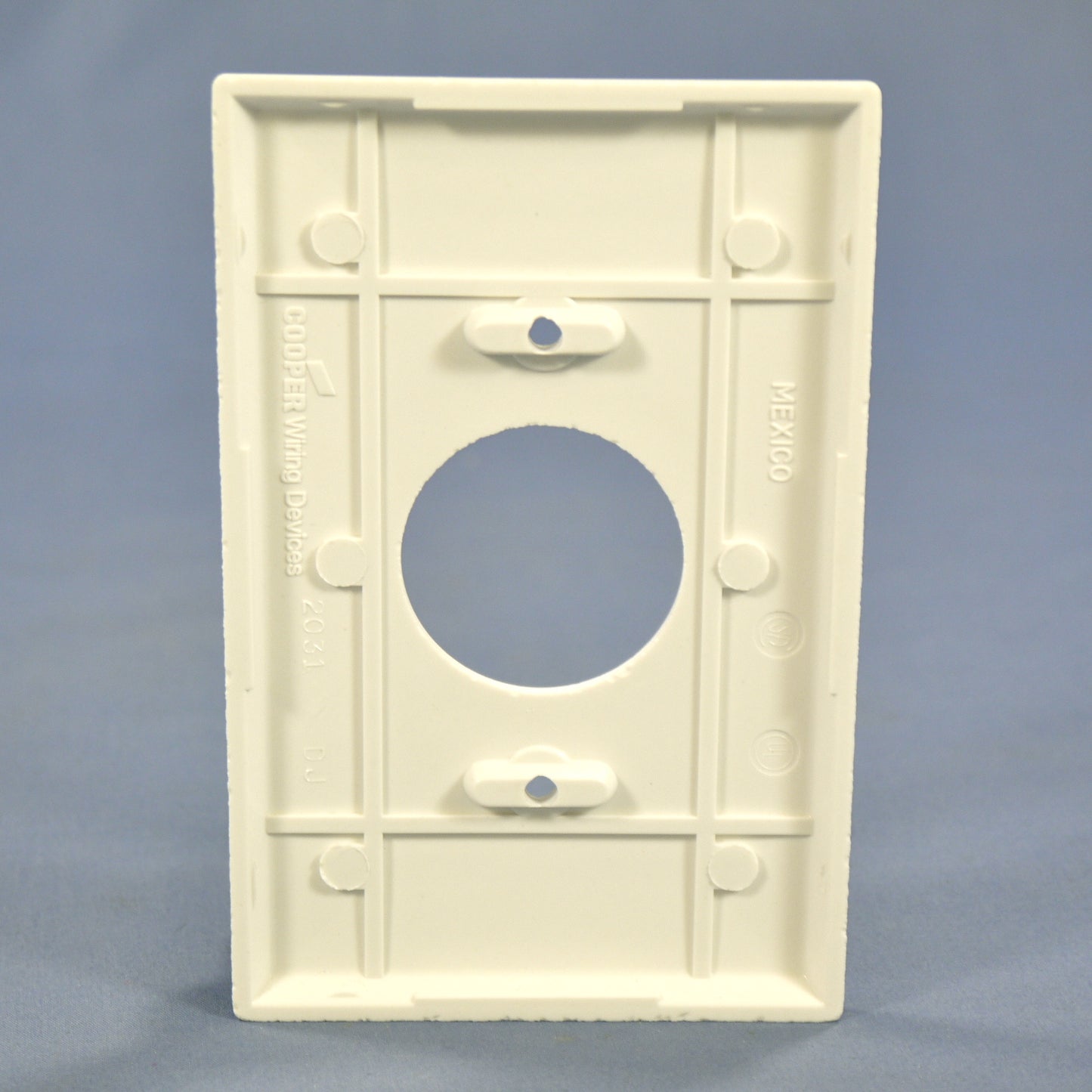 Cooper 2031W White 1-Gang Single 1.406" Receptacle Thermoset Mid-Size Wallplate