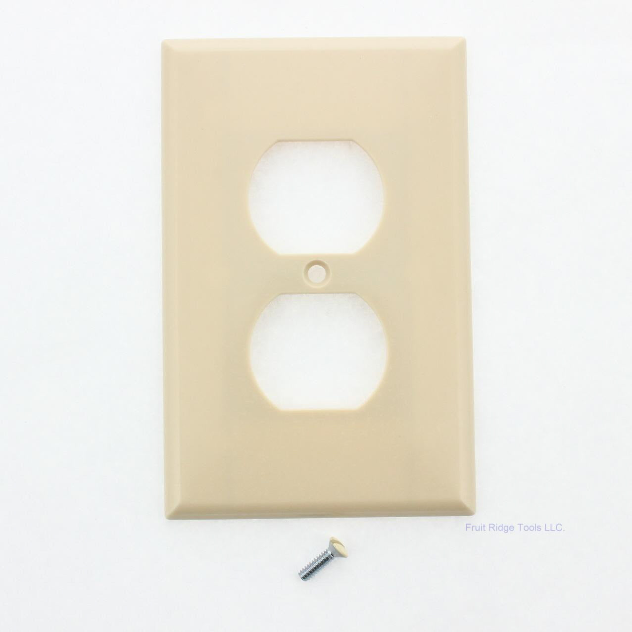 Cooper 2032V Ivory 1-Gang Duplex Outlet Receptacle Thermoset Wallplate Mid-Size