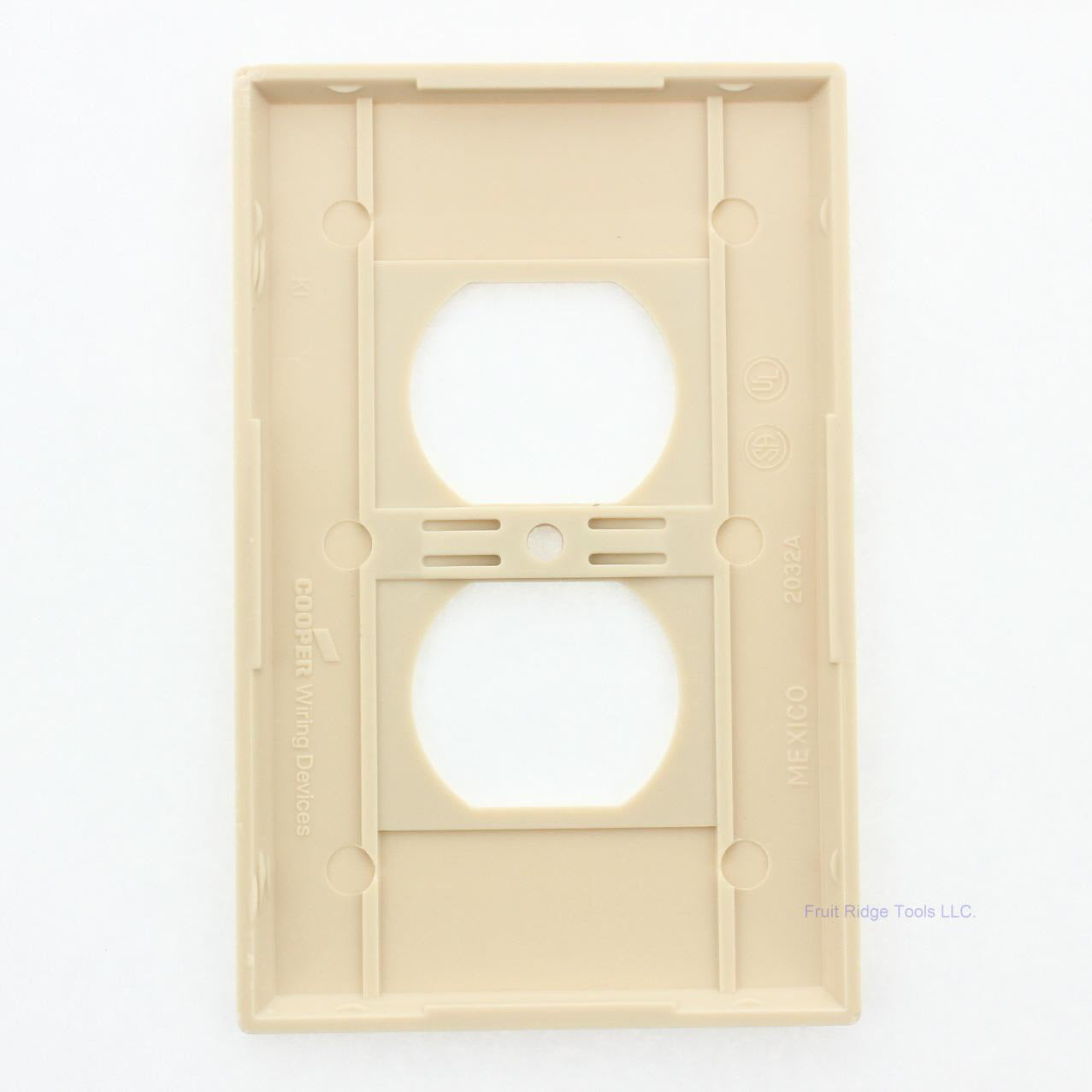 Cooper 2032V Ivory 1-Gang Duplex Outlet Receptacle Thermoset Wallplate Mid-Size