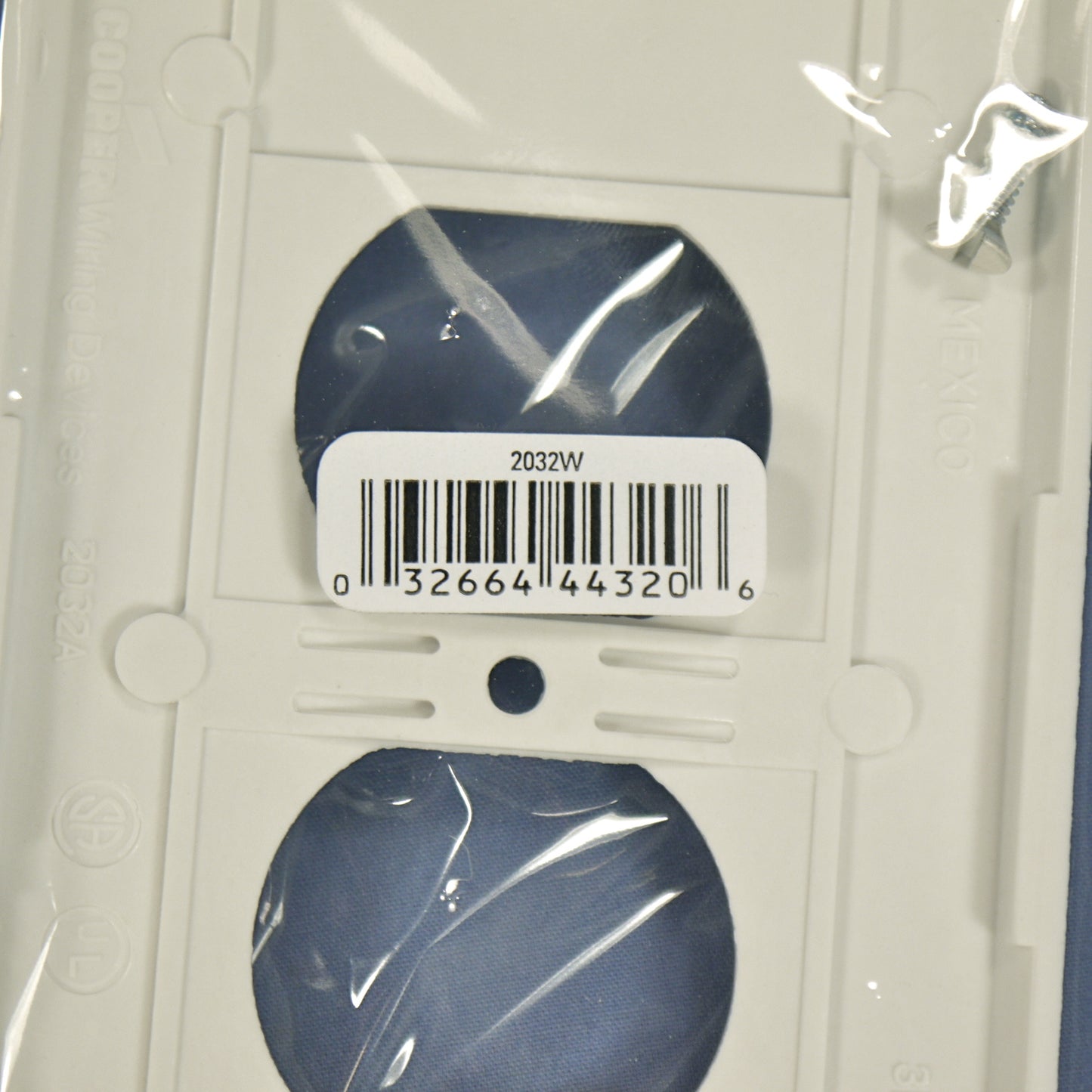Cooper 2032W White 1-Gang Duplex Outlet Receptacle Thermoset Wallplate Mid-Size