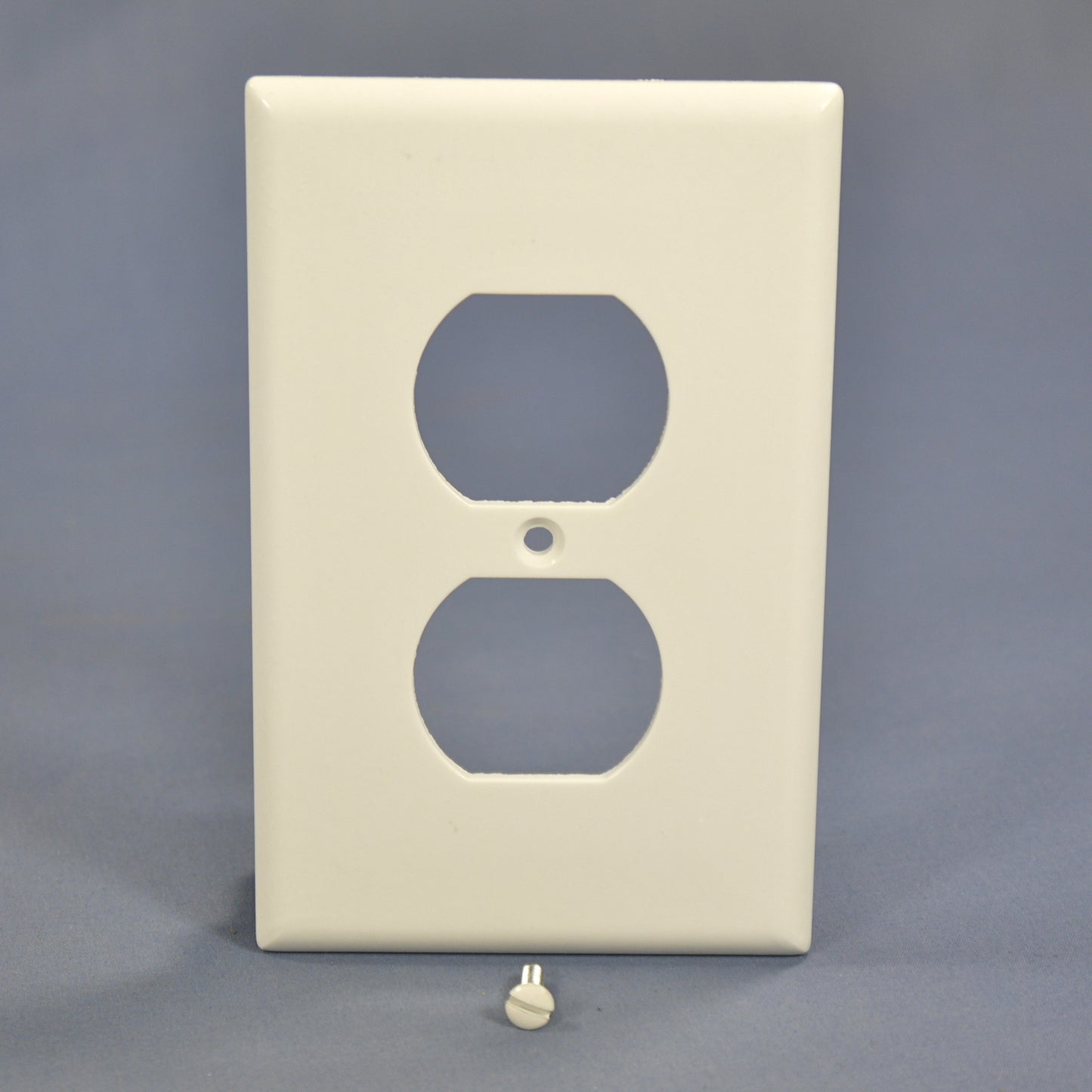 Cooper 2032W White 1-Gang Duplex Outlet Receptacle Thermoset Wallplate Mid-Size