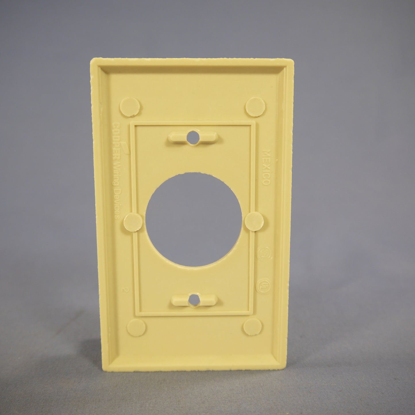 Cooper 2131V Ivory 1-Gang 1.406" Receptacle Single Outlet Thermoset Wallplate