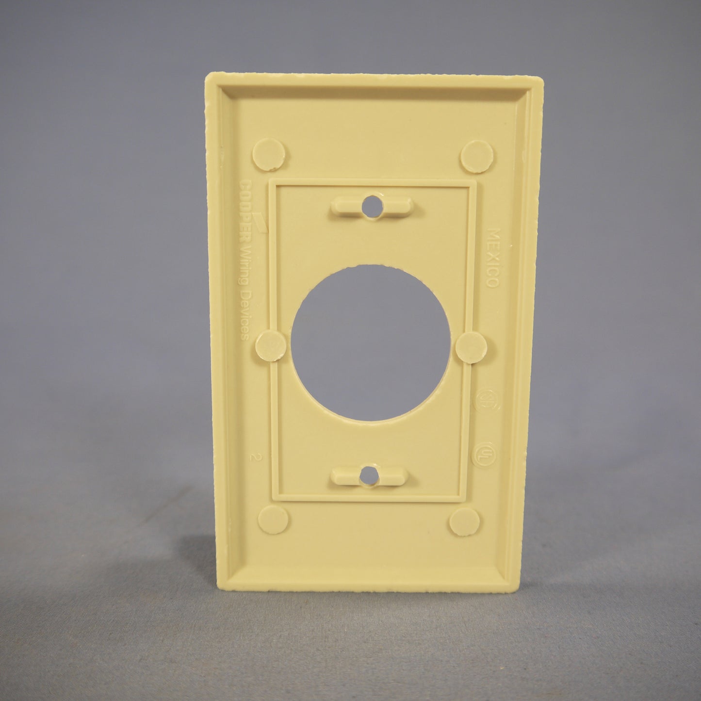 Cooper 2131V Ivory 1-Gang 1.406 Receptacle Single Outlet Thermoset Covers 4-Pack